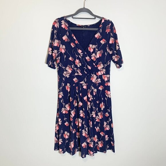 Lands' End floral short sleeve deep v-neck knee length unlined stretch dress - Picture 1 of 11